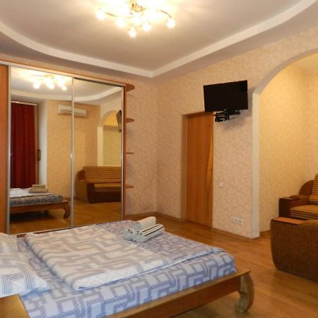 1-Room Apartment 50M2 On Metalurhiv Avenue 17, By Grandhome Zaporizhia Kültér fotó