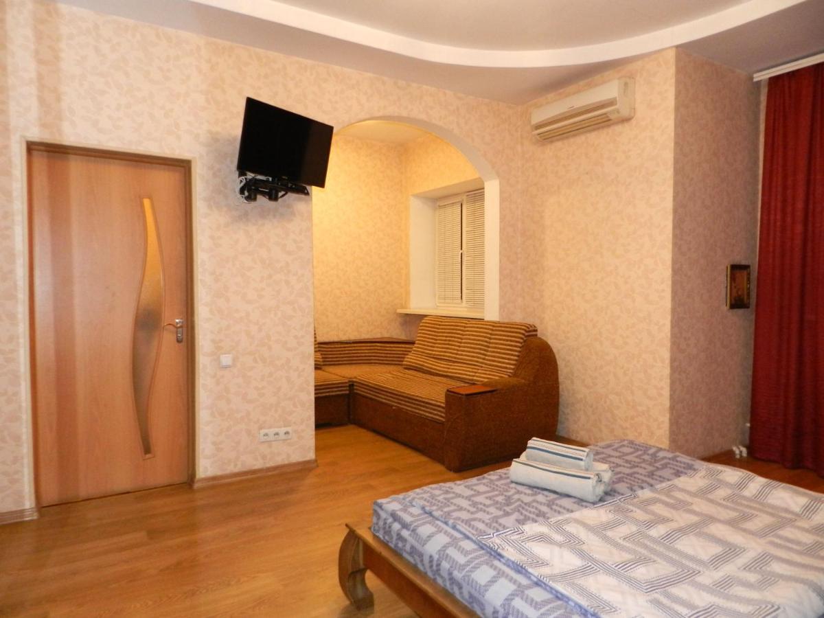 1-Room Apartment 50M2 On Metalurhiv Avenue 17, By Grandhome Zaporizhia Kültér fotó
